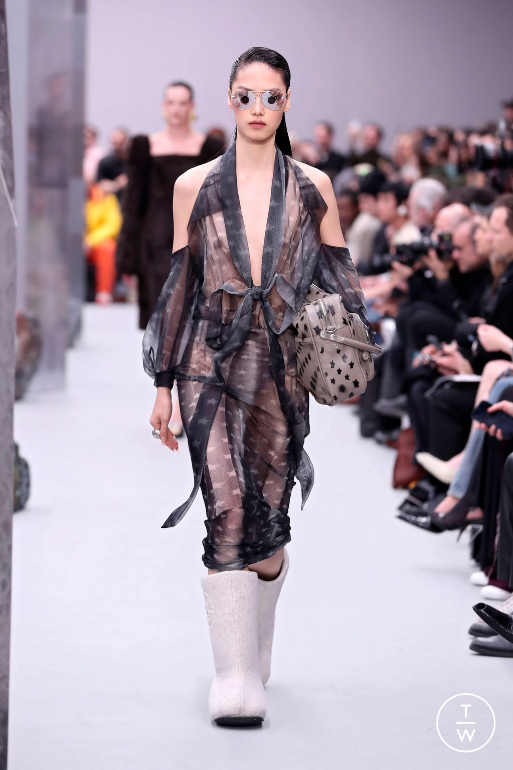 Fashion Week Paris Fall/Winter 2025 look 10 from the Acne Studios collection womenswear