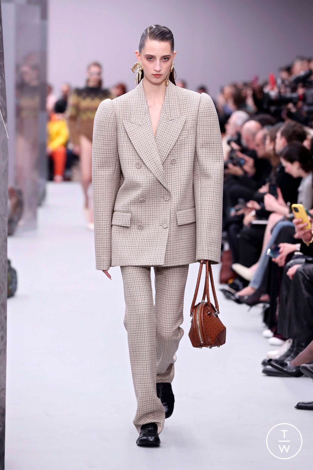 Fashion Week Paris Fall/Winter 2025 look 11 from the Acne Studios collection womenswear