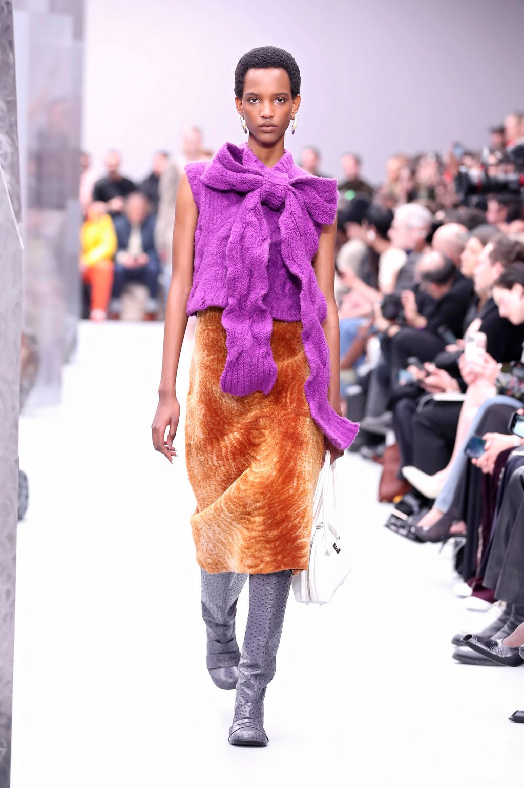 Fashion Week Paris Fall/Winter 2025 look 15 from the Acne Studios collection womenswear
