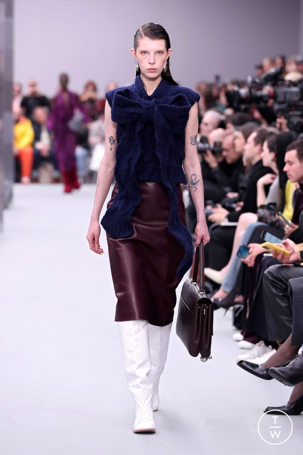 Fashion Week Paris Fall/Winter 2025 look 17 from the Acne Studios collection womenswear