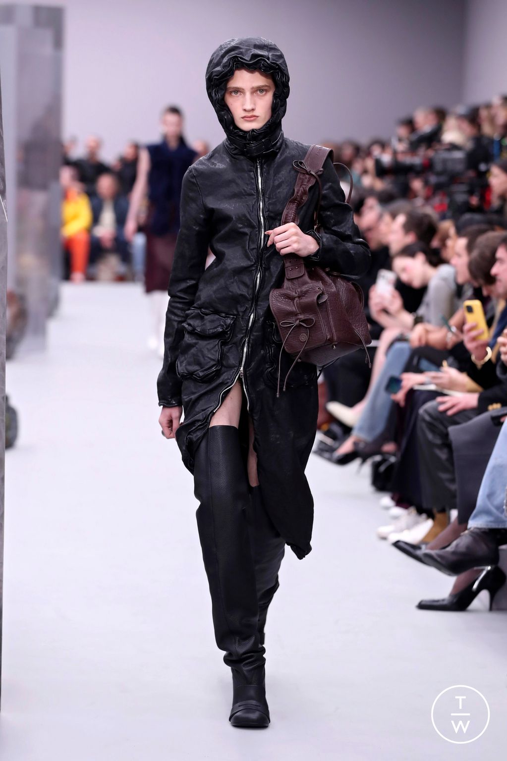 Fashion Week Paris Fall/Winter 2025 look 21 from the Acne Studios collection womenswear