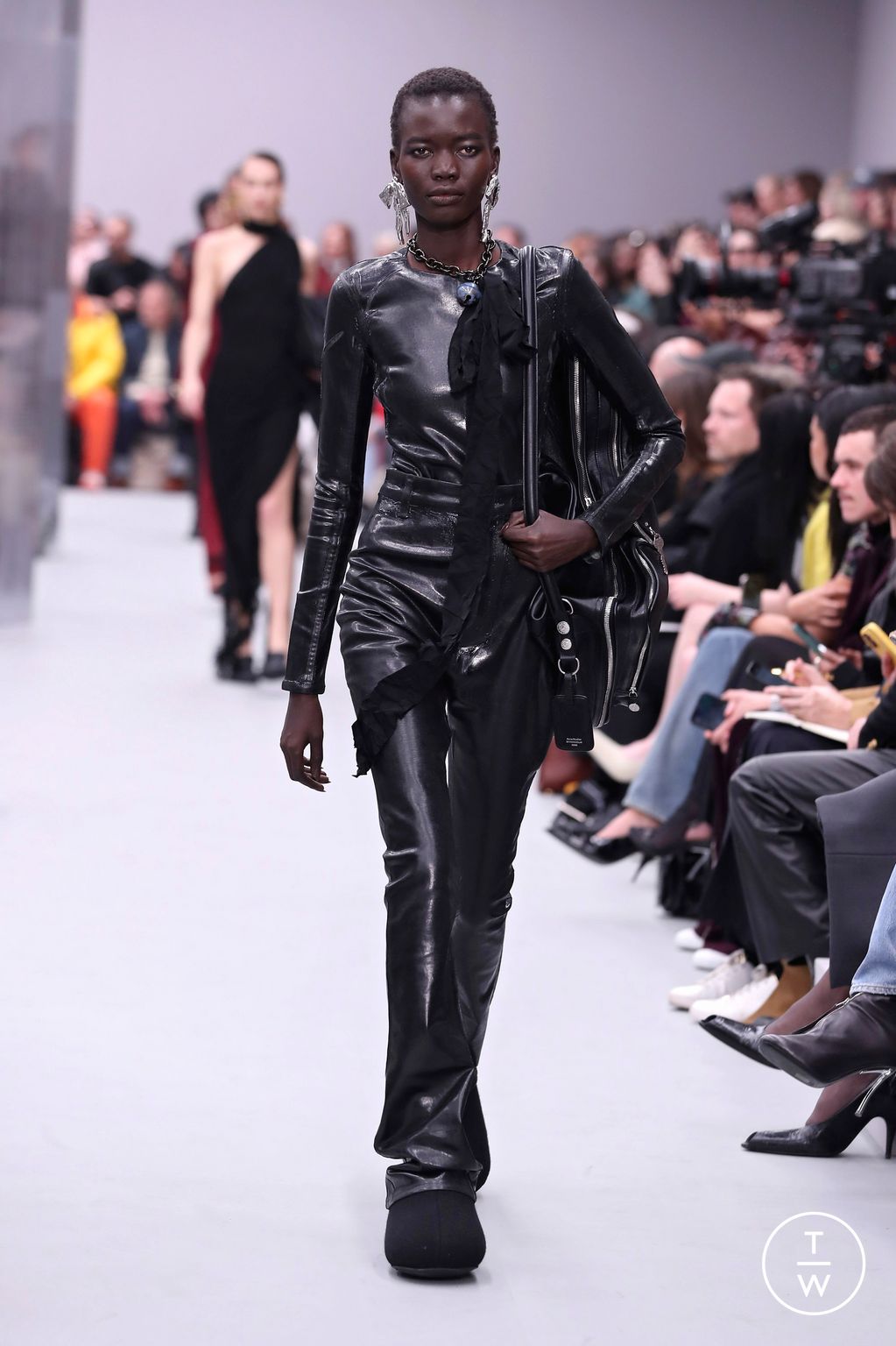Fashion Week Paris Fall/Winter 2025 look 24 from the Acne Studios collection womenswear
