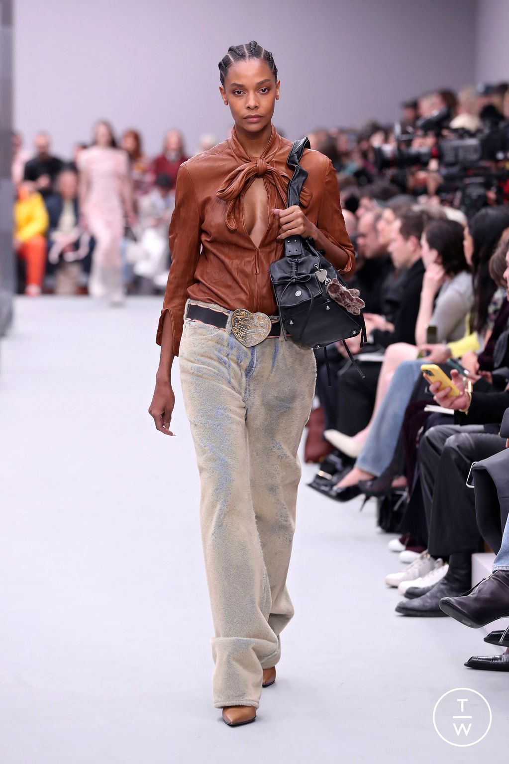 Fashion Week Paris Fall/Winter 2025 look 28 from the Acne Studios collection womenswear