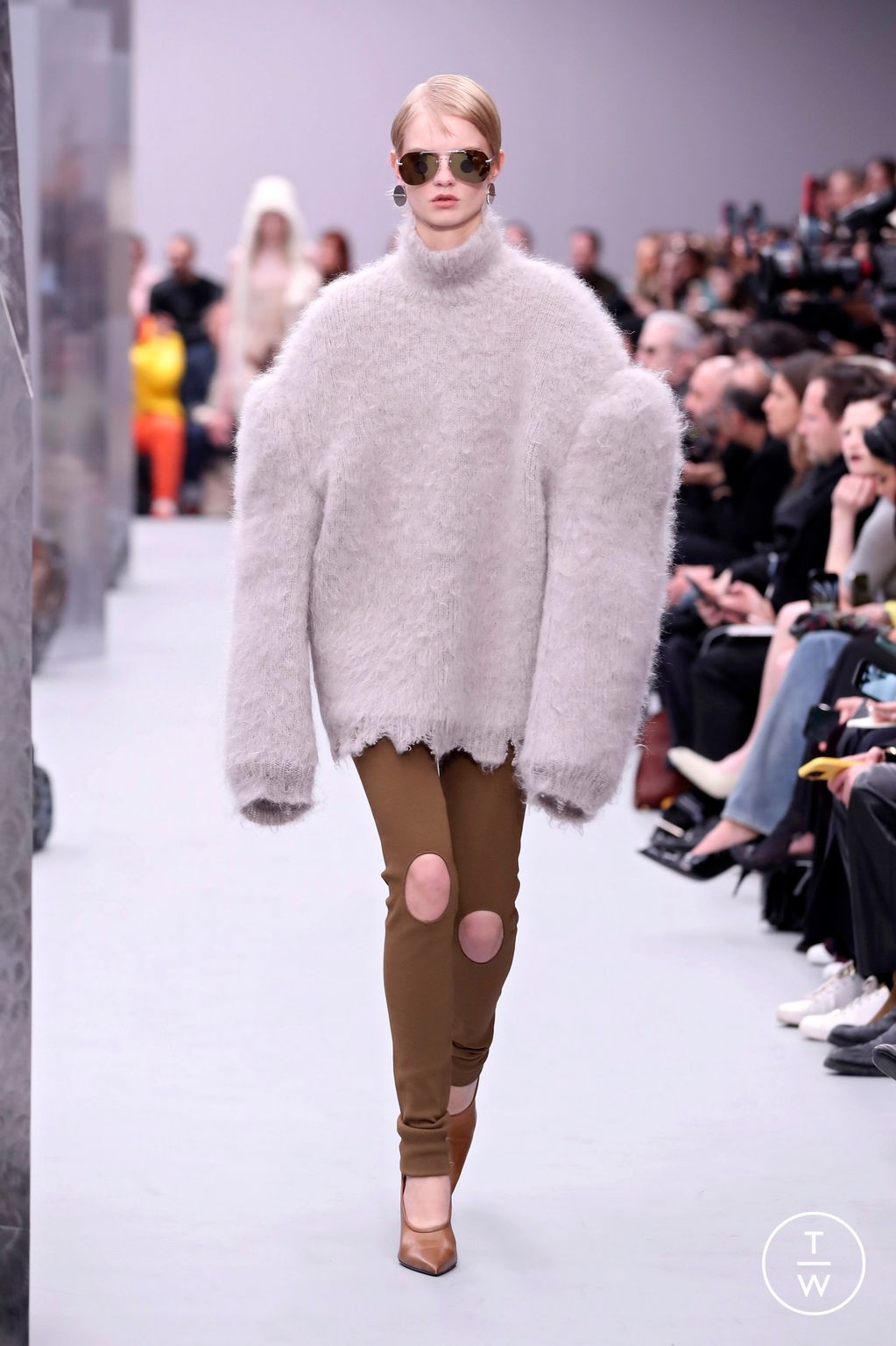 Fashion Week Paris Fall/Winter 2025 look 35 from the Acne Studios collection womenswear