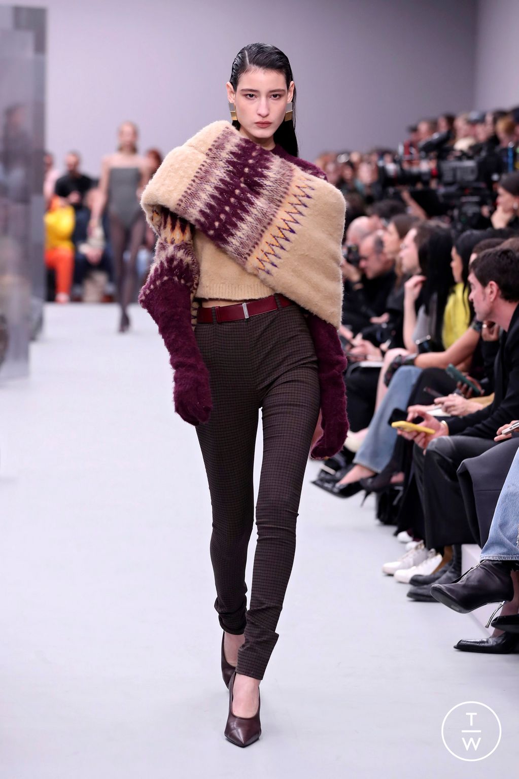 Fashion Week Paris Fall/Winter 2025 look 39 from the Acne Studios collection womenswear