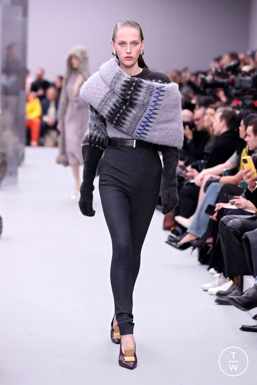 Fashion Week Paris Fall/Winter 2025 look 41 from the Acne Studios collection womenswear