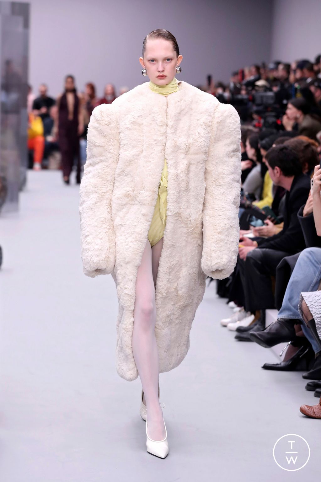 Fashion Week Paris Fall/Winter 2025 look 43 from the Acne Studios collection womenswear