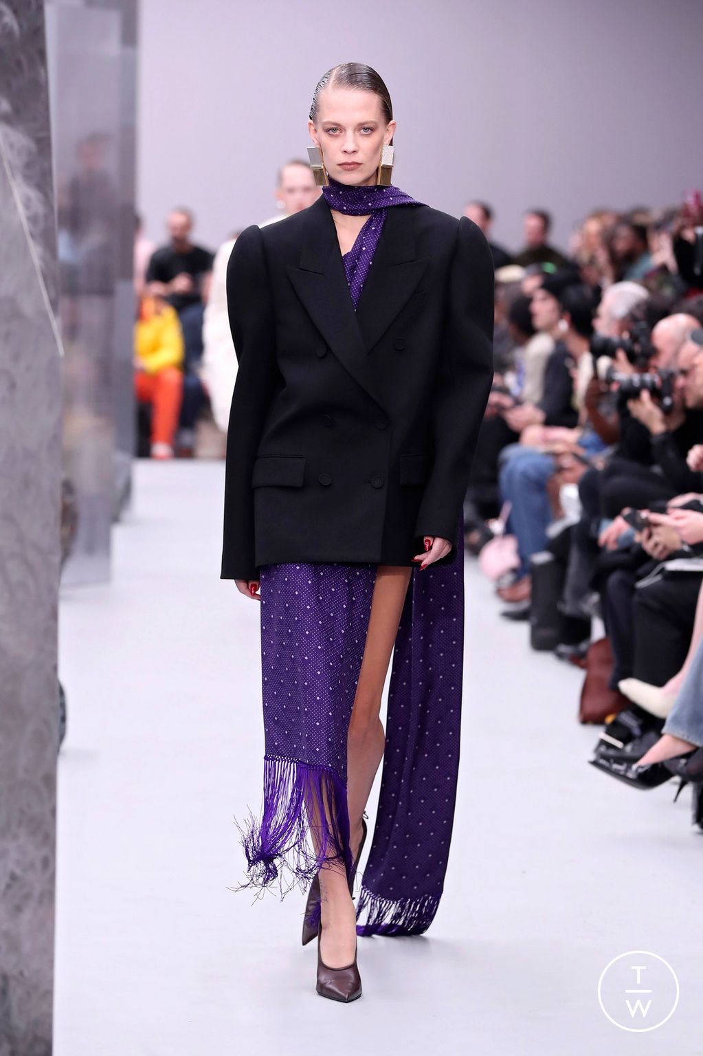 Fashion Week Paris Fall/Winter 2025 look 47 from the Acne Studios collection womenswear