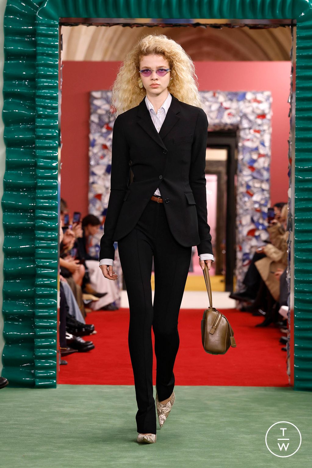 Fashion Week Paris Fall/Winter 2026 look 1 from the Acne Studios collection 女装