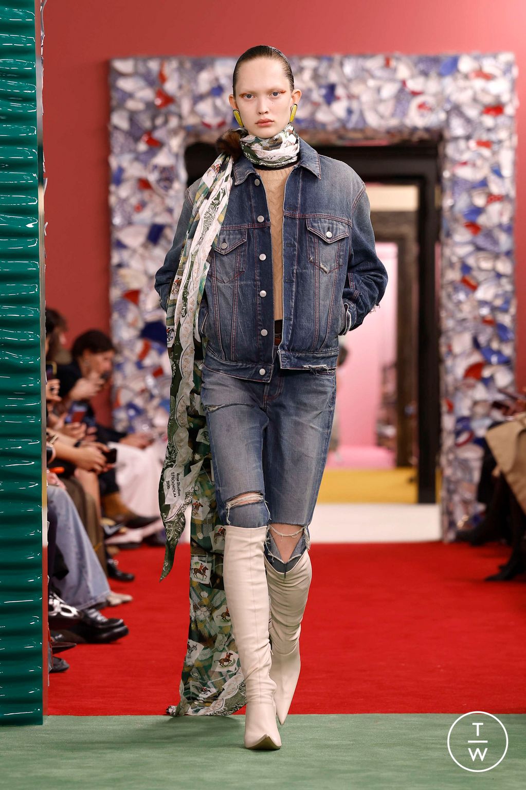 Fashion Week Paris Fall/Winter 2026 look 14 from the Acne Studios collection womenswear