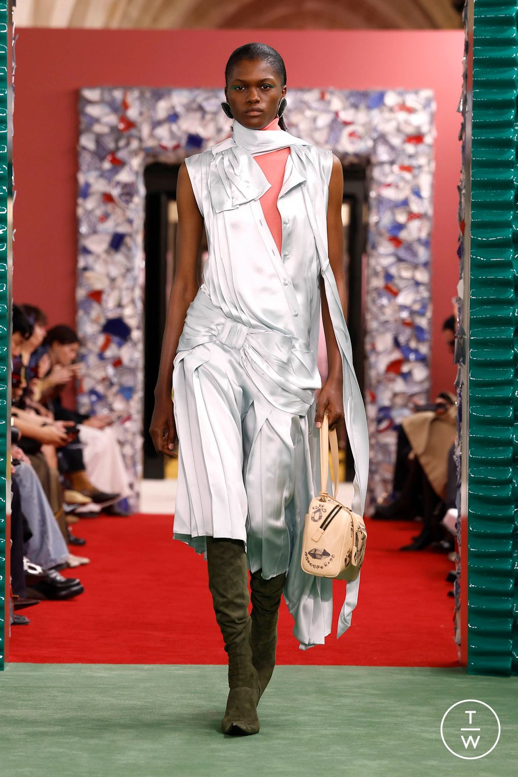 Fashion Week Paris Fall/Winter 2026 look 18 from the Acne Studios collection womenswear