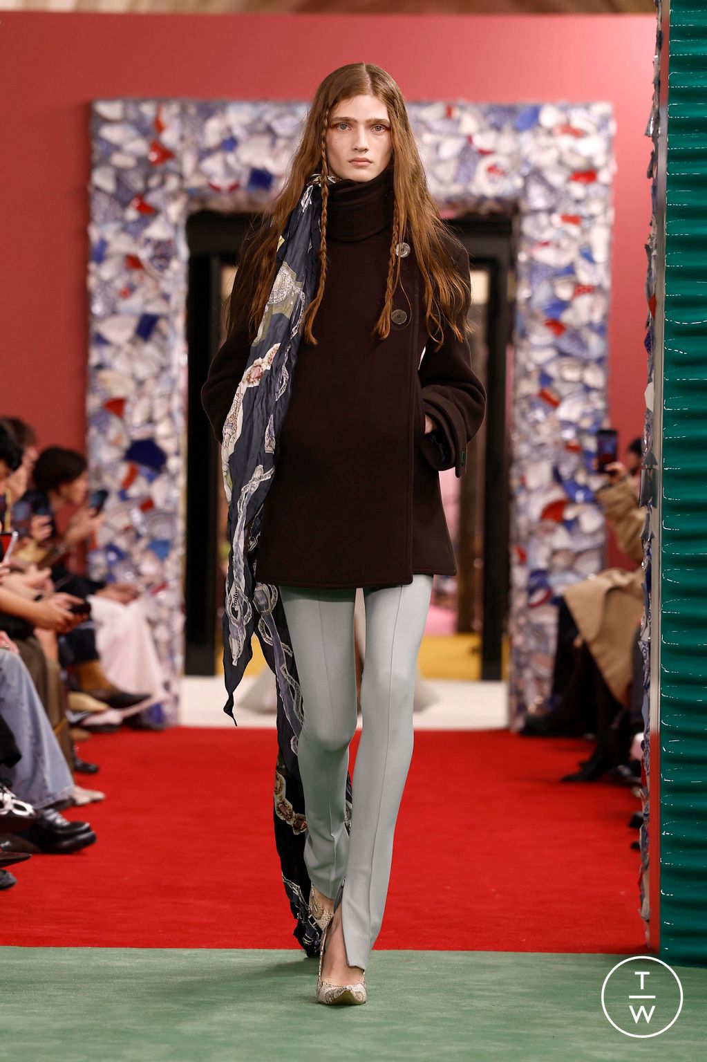 Fashion Week Paris Fall/Winter 2026 look 19 from the Acne Studios collection womenswear