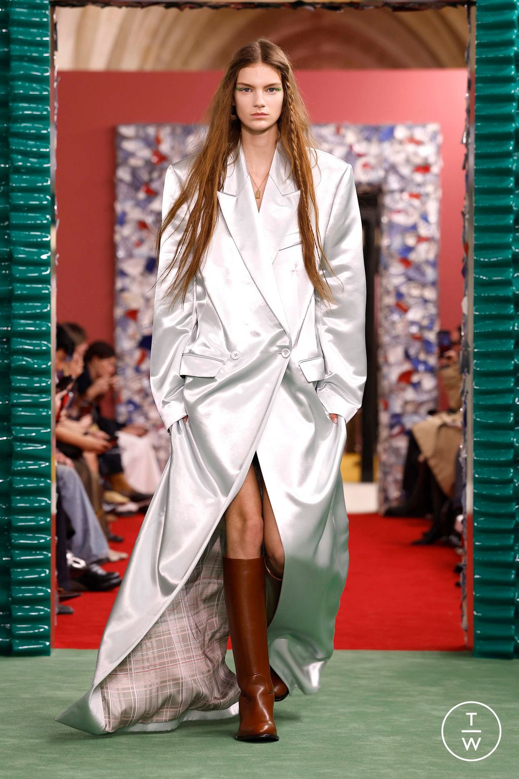 Fashion Week Paris Fall/Winter 2026 look 20 from the Acne Studios collection womenswear