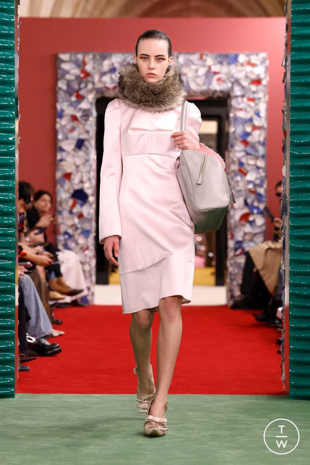 Fashion Week Paris Fall/Winter 2026 look 24 from the Acne Studios collection womenswear