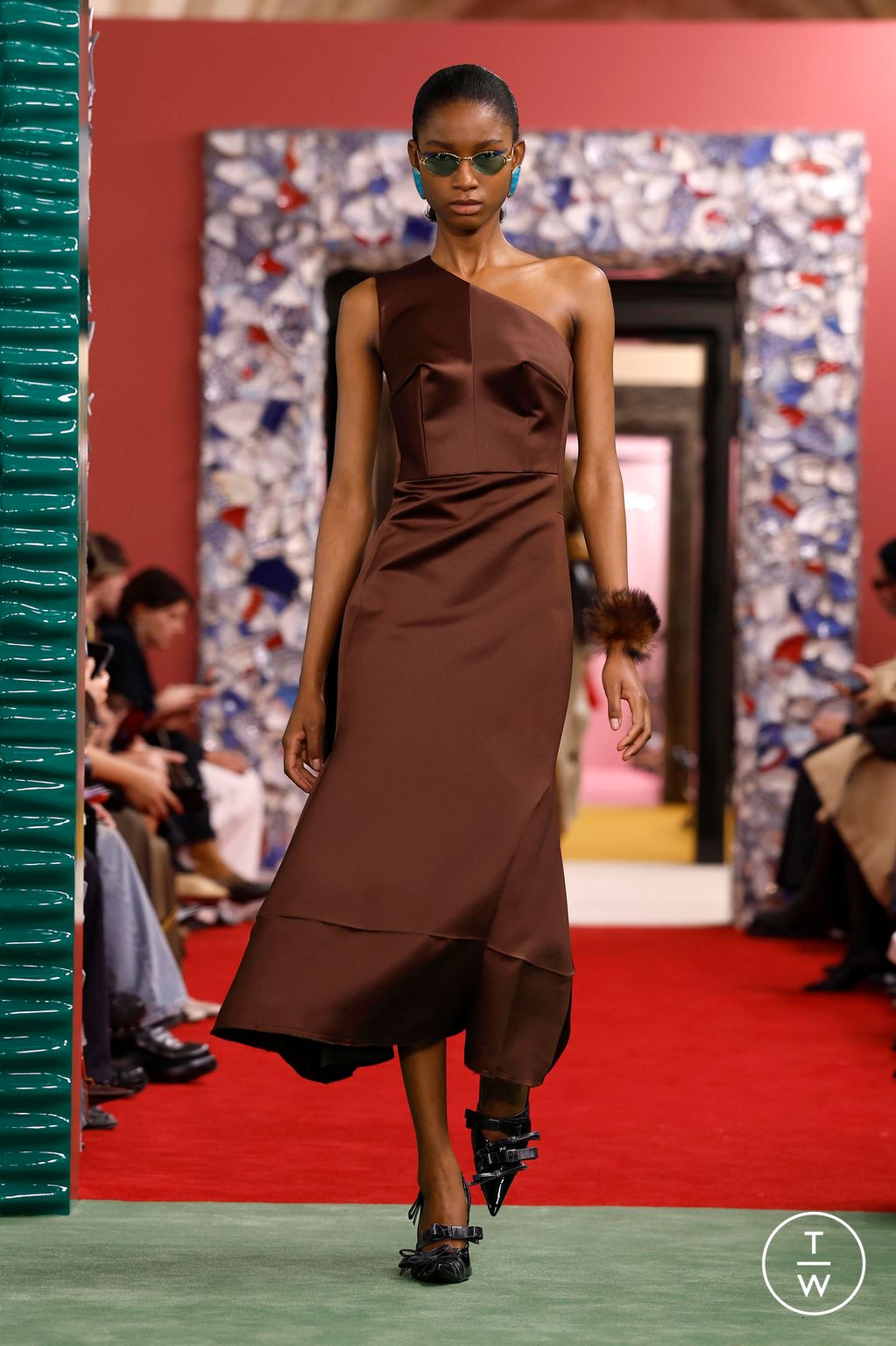 Fashion Week Paris Fall/Winter 2026 look 35 from the Acne Studios collection womenswear