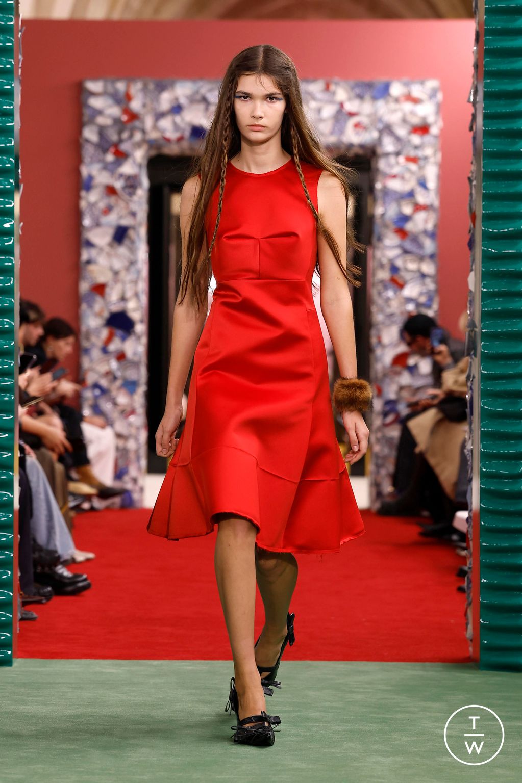 Fashion Week Paris Fall/Winter 2026 look 37 from the Acne Studios collection womenswear