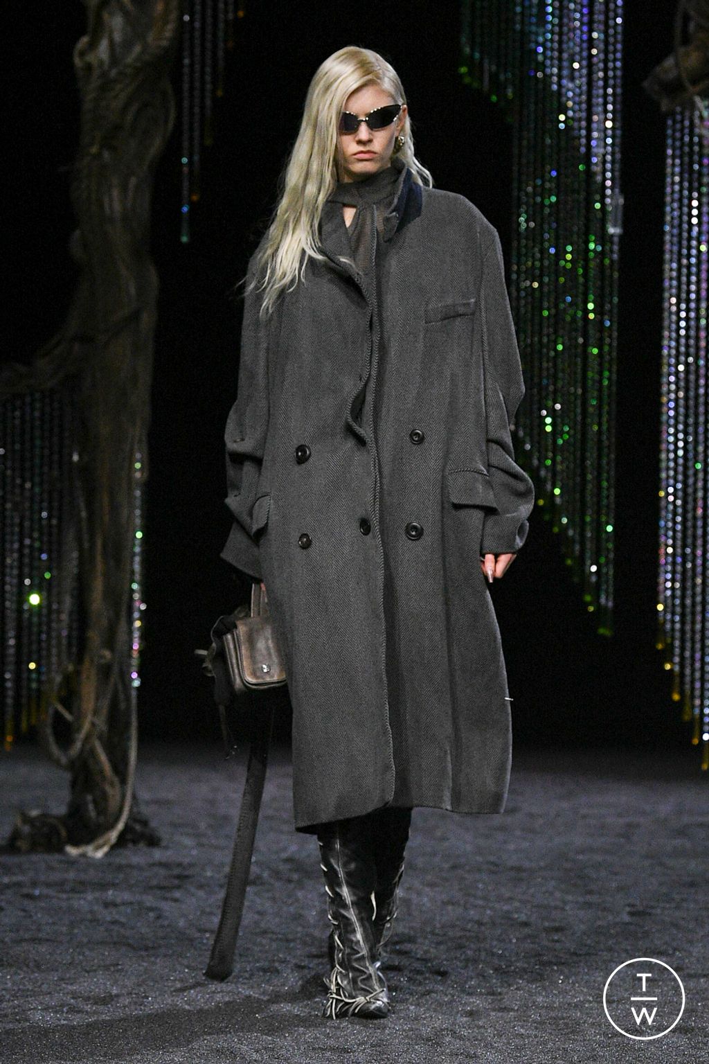 Fashion Week Paris Fall/Winter 2023 look 24 from the Acne Studios collection womenswear