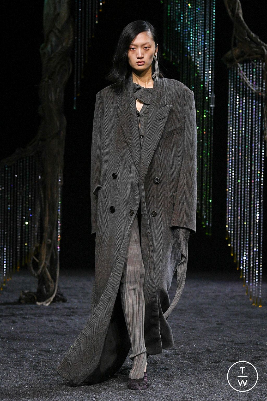 Fashion Week Paris Fall/Winter 2023 look 27 from the Acne Studios collection 女装