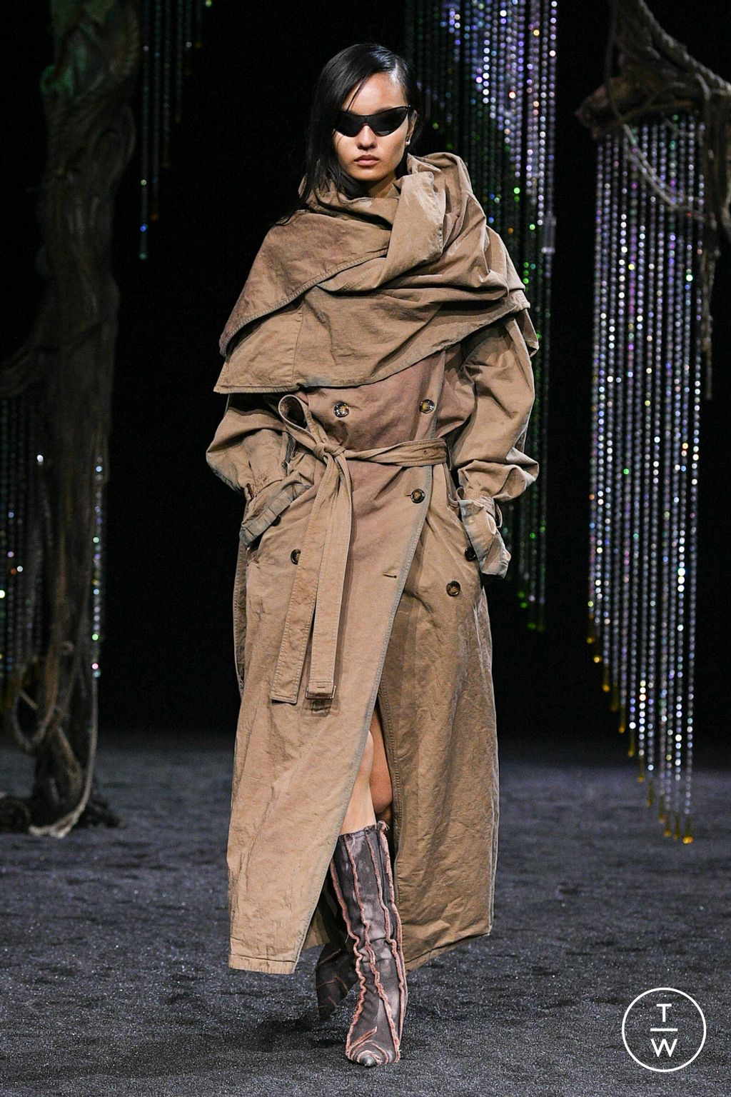 Fashion Week Paris Fall/Winter 2023 look 7 from the Acne Studios collection womenswear