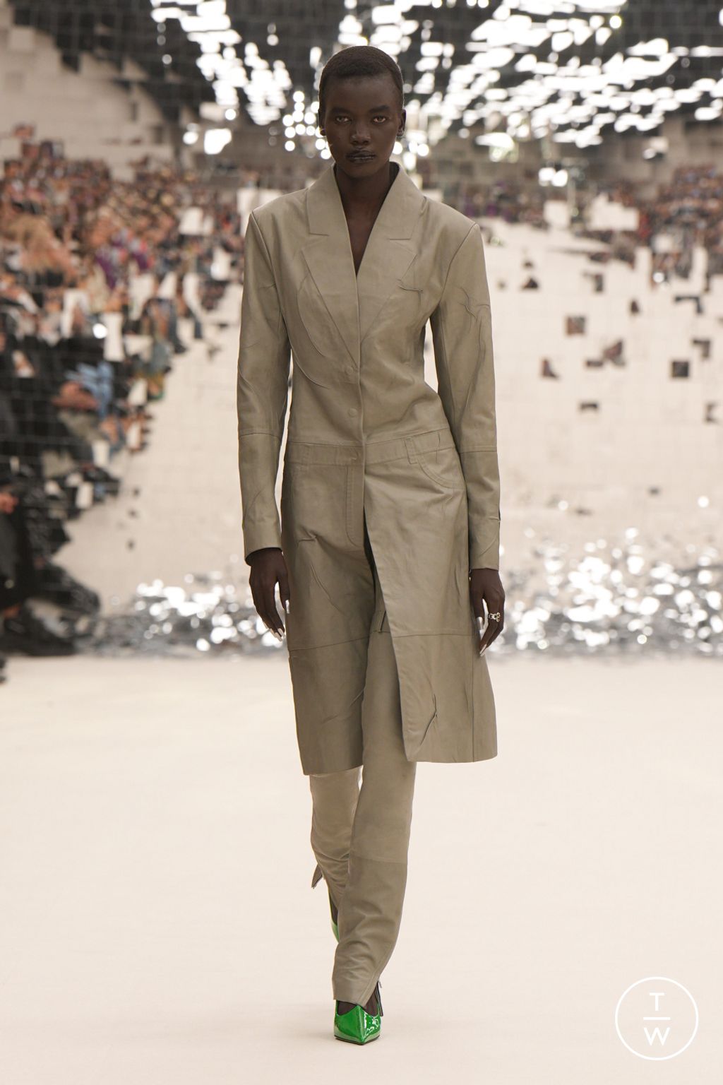 Fashion Week Paris Spring/Summer 2024 look 10 from the Acne Studios collection 女装