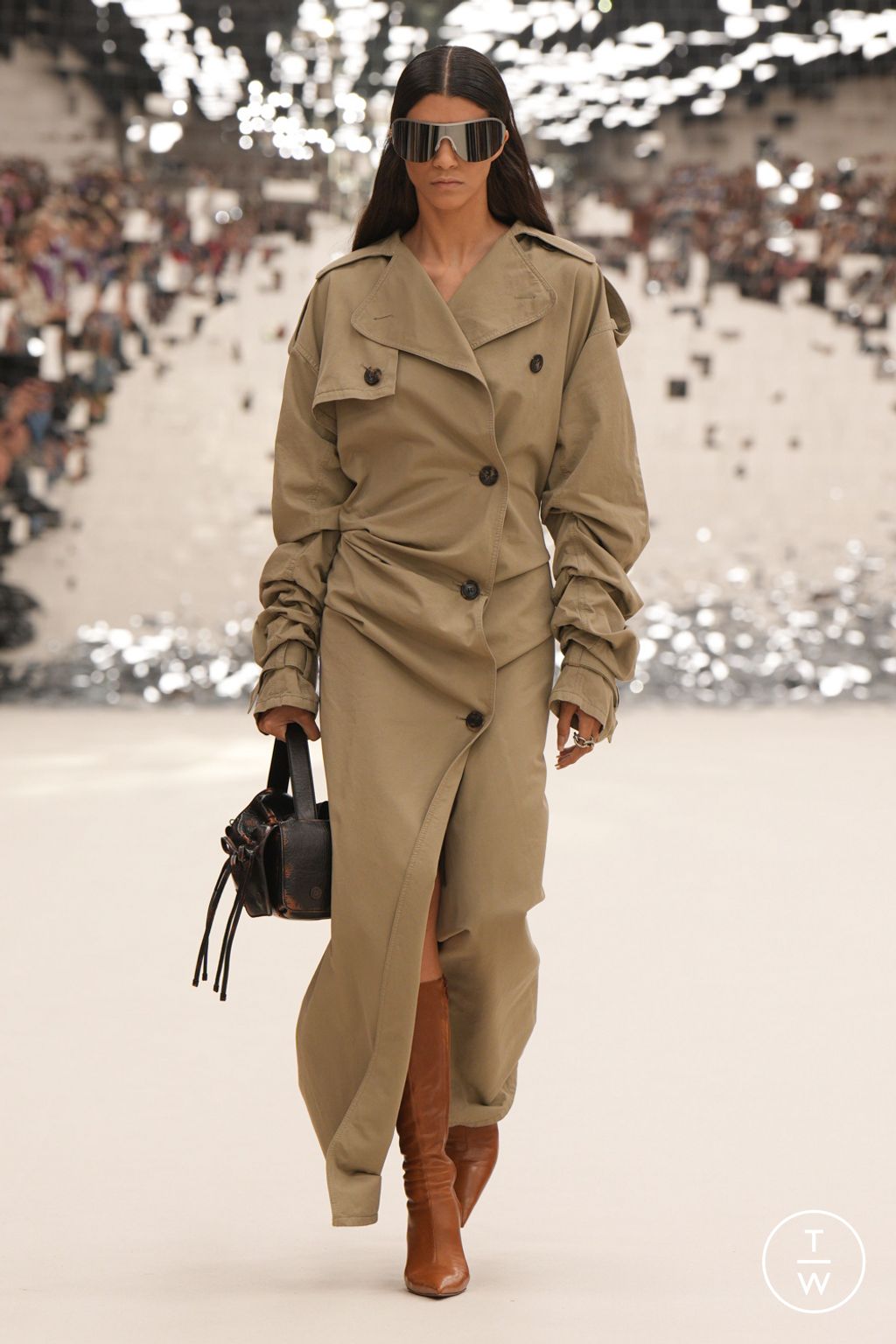 Fashion Week Paris Spring/Summer 2024 look 32 from the Acne Studios collection 女装