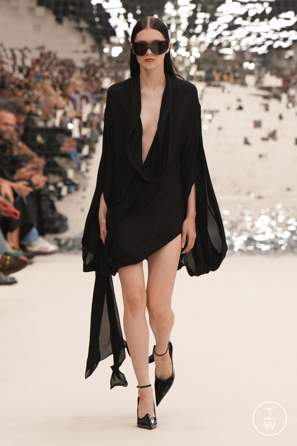 Fashion Week Paris Spring/Summer 2024 look 38 from the Acne Studios collection 女装