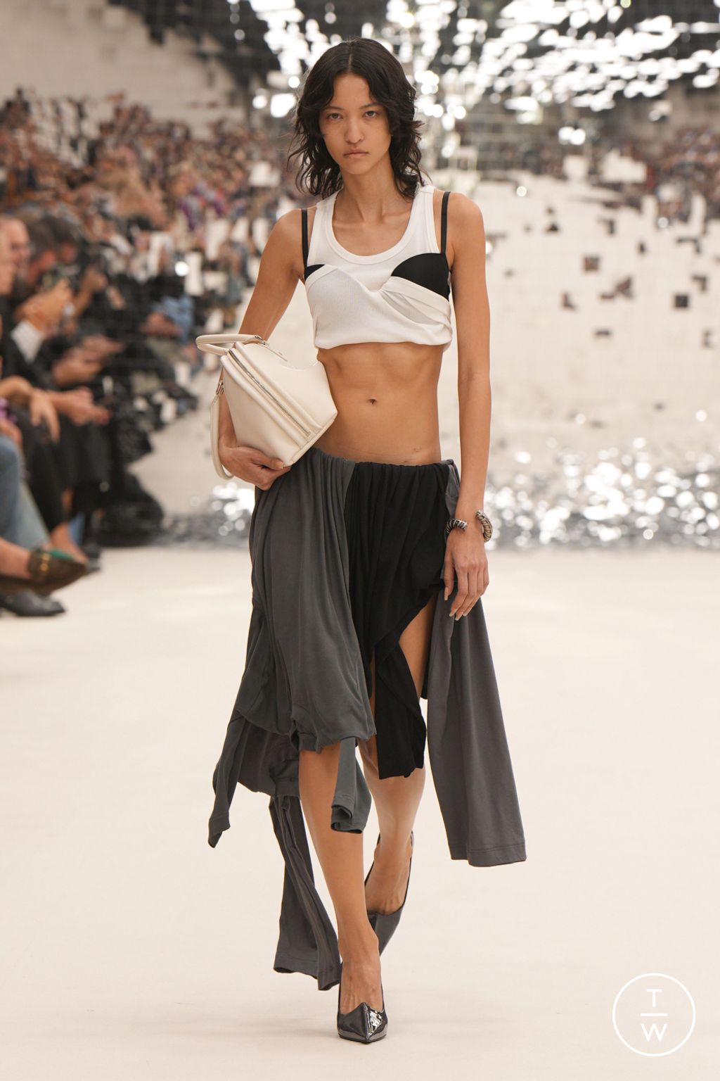 Fashion Week Paris Spring/Summer 2024 look 6 from the Acne Studios collection 女装