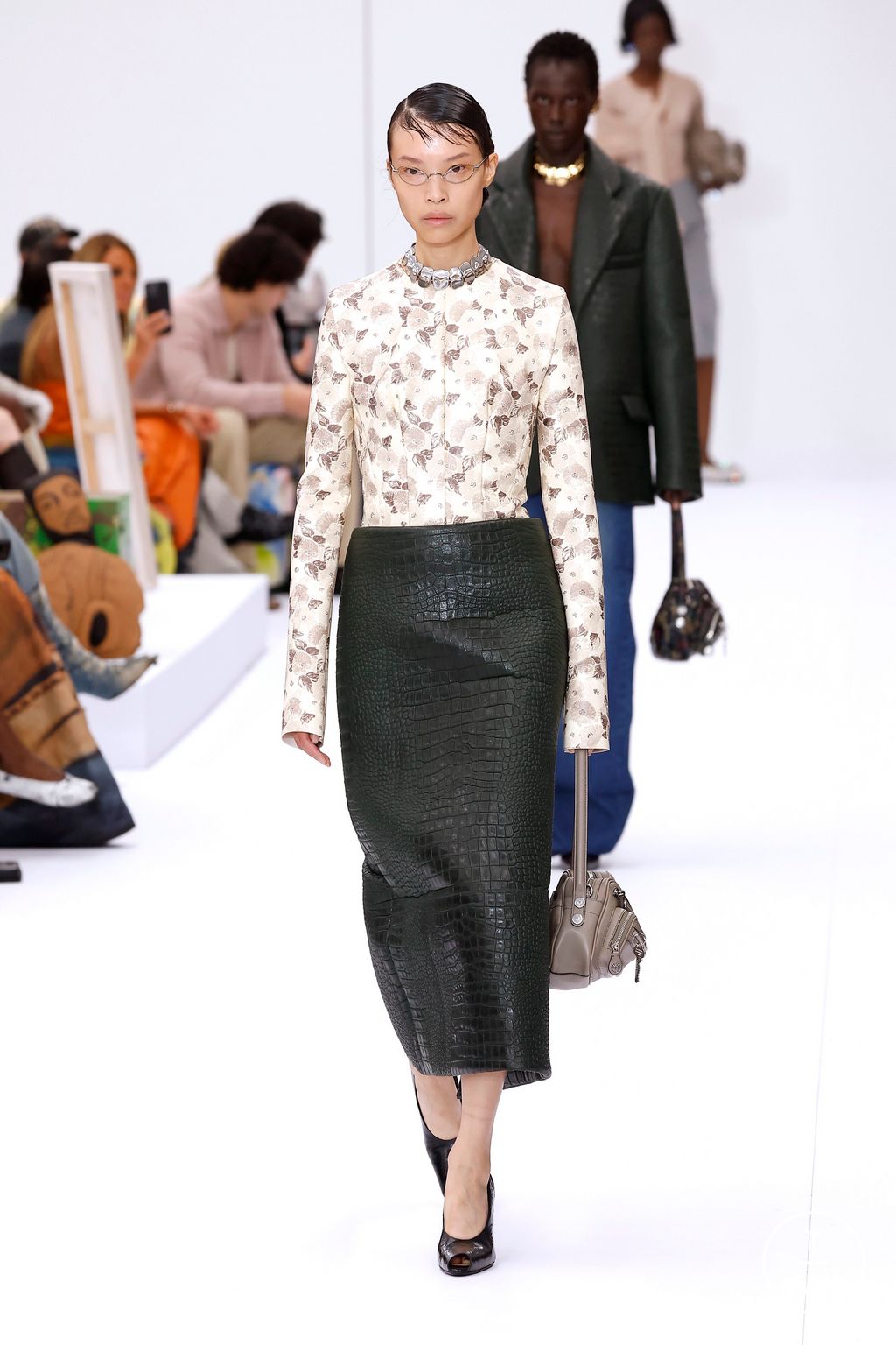 Fashion Week Paris Spring/Summer 2025 look 2 from the Acne Studios collection womenswear