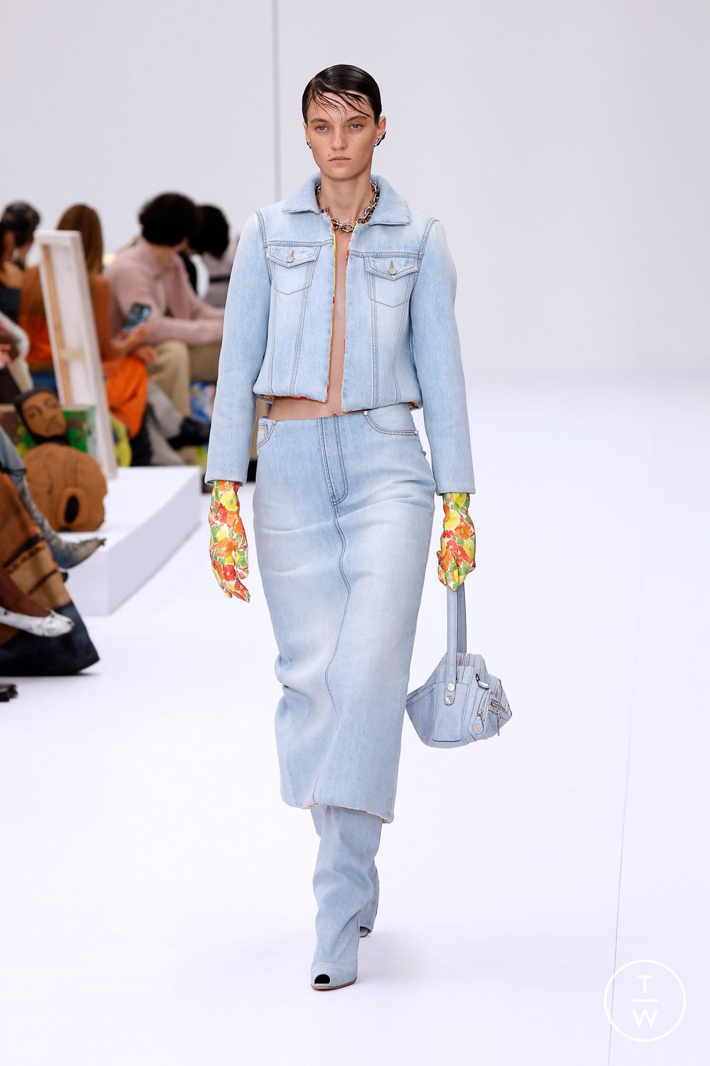 Fashion Week Paris Spring/Summer 2025 look 20 from the Acne Studios collection womenswear
