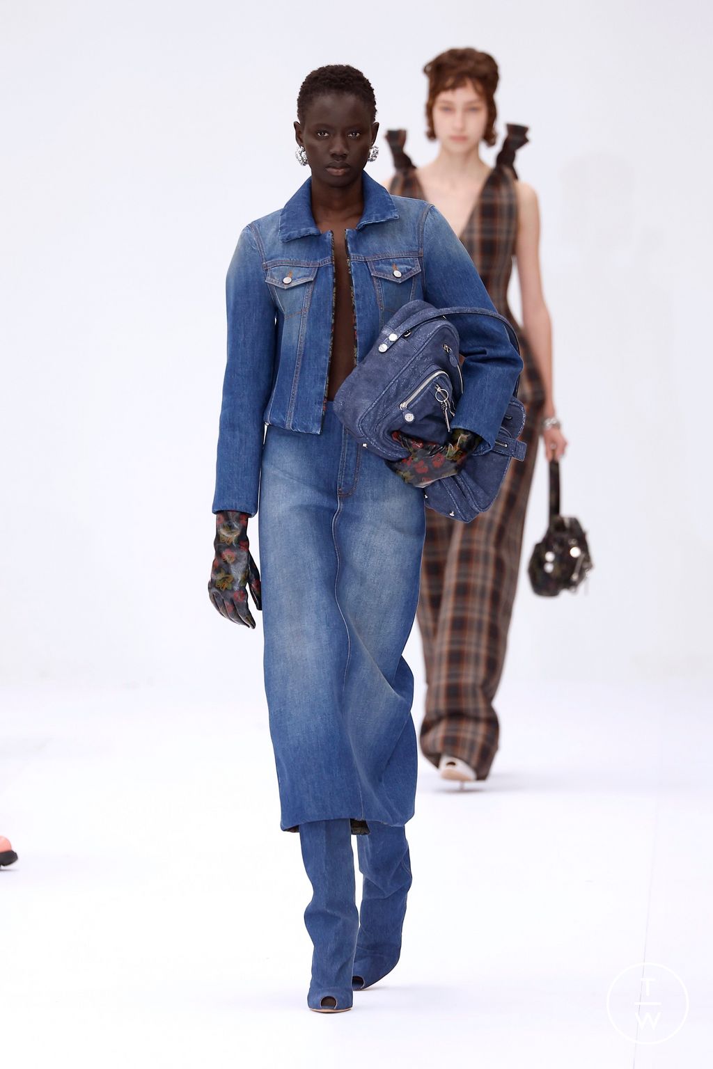 Fashion Week Paris Spring/Summer 2025 look 21 from the Acne Studios collection womenswear