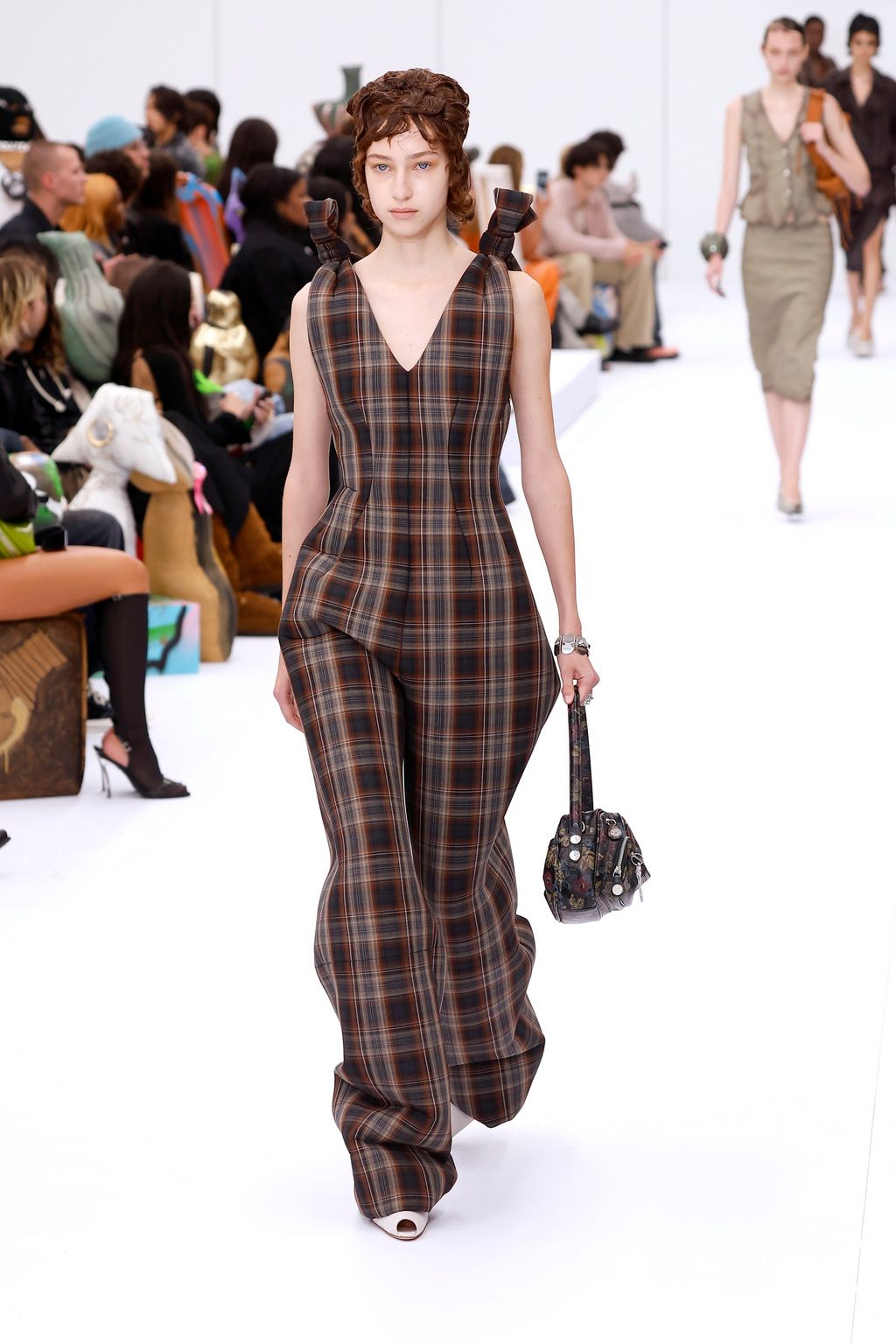 Fashion Week Paris Spring/Summer 2025 look 22 from the Acne Studios collection womenswear