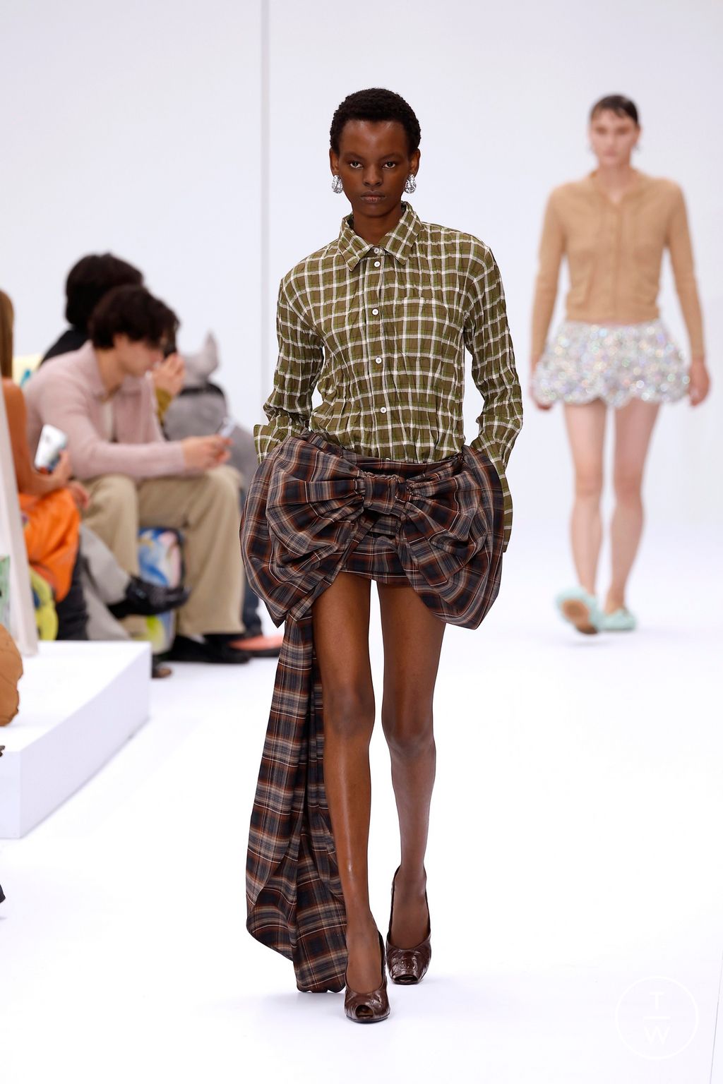 Fashion Week Paris Spring-Summer 2025 look 33 from the Acne Studios collection womenswear