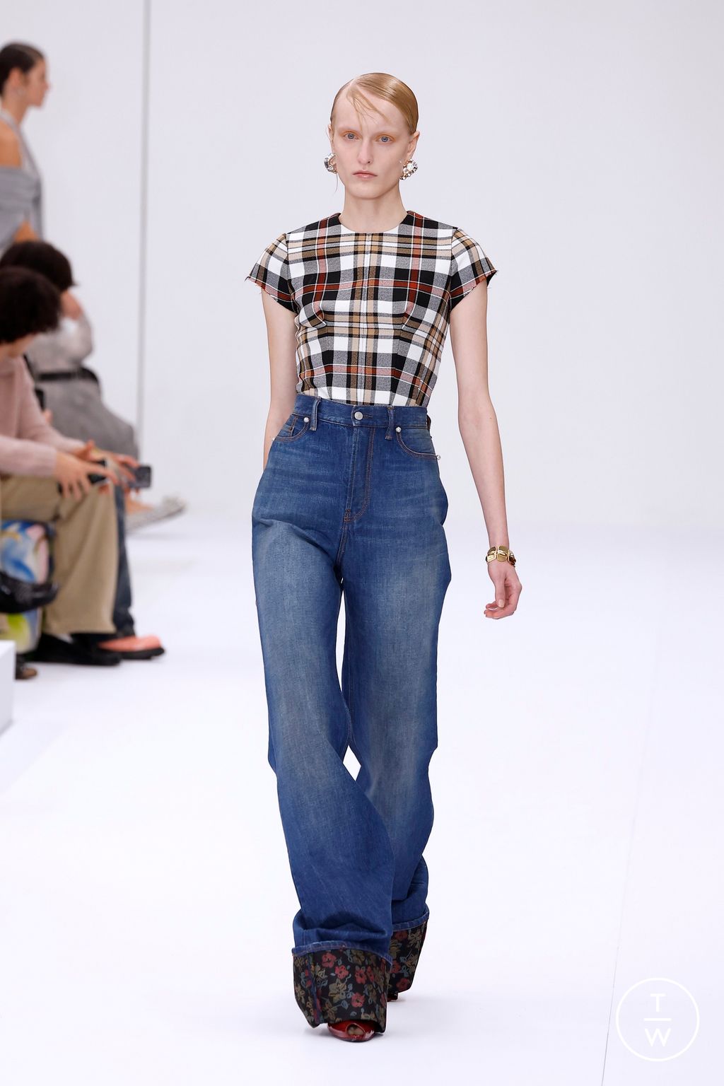Fashion Week Paris Spring/Summer 2025 look 39 de la collection Acne Studios womenswear