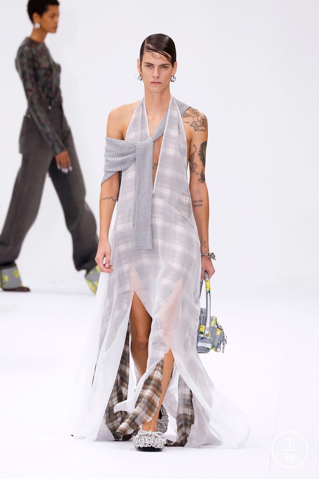 Fashion Week Paris Spring/Summer 2025 look 40 from the Acne Studios collection womenswear