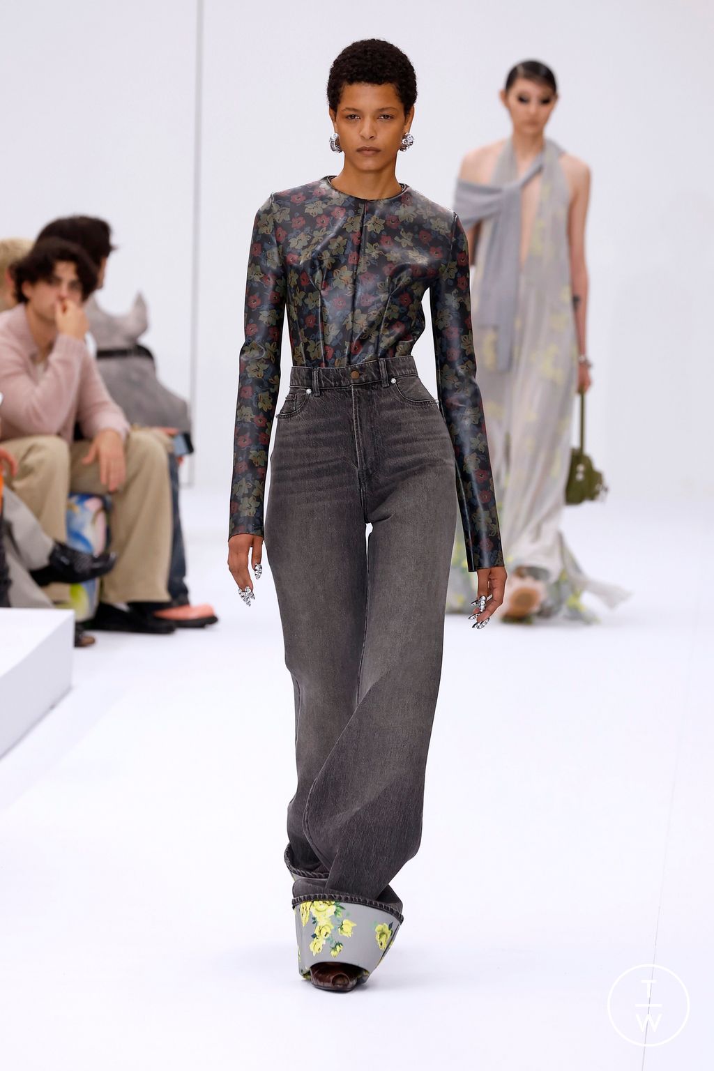 Fashion Week Paris Spring/Summer 2025 look 41 de la collection Acne Studios womenswear