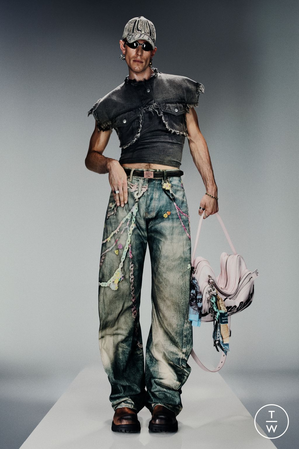 Fashion Week Paris Spring-Summer 2025 look 10 from the Acne Studios collection menswear