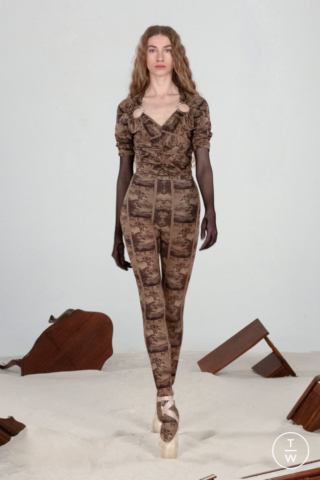 Fashion Week Milan Fall/Winter 2021 look 14 from the Act n°1 collection 女装