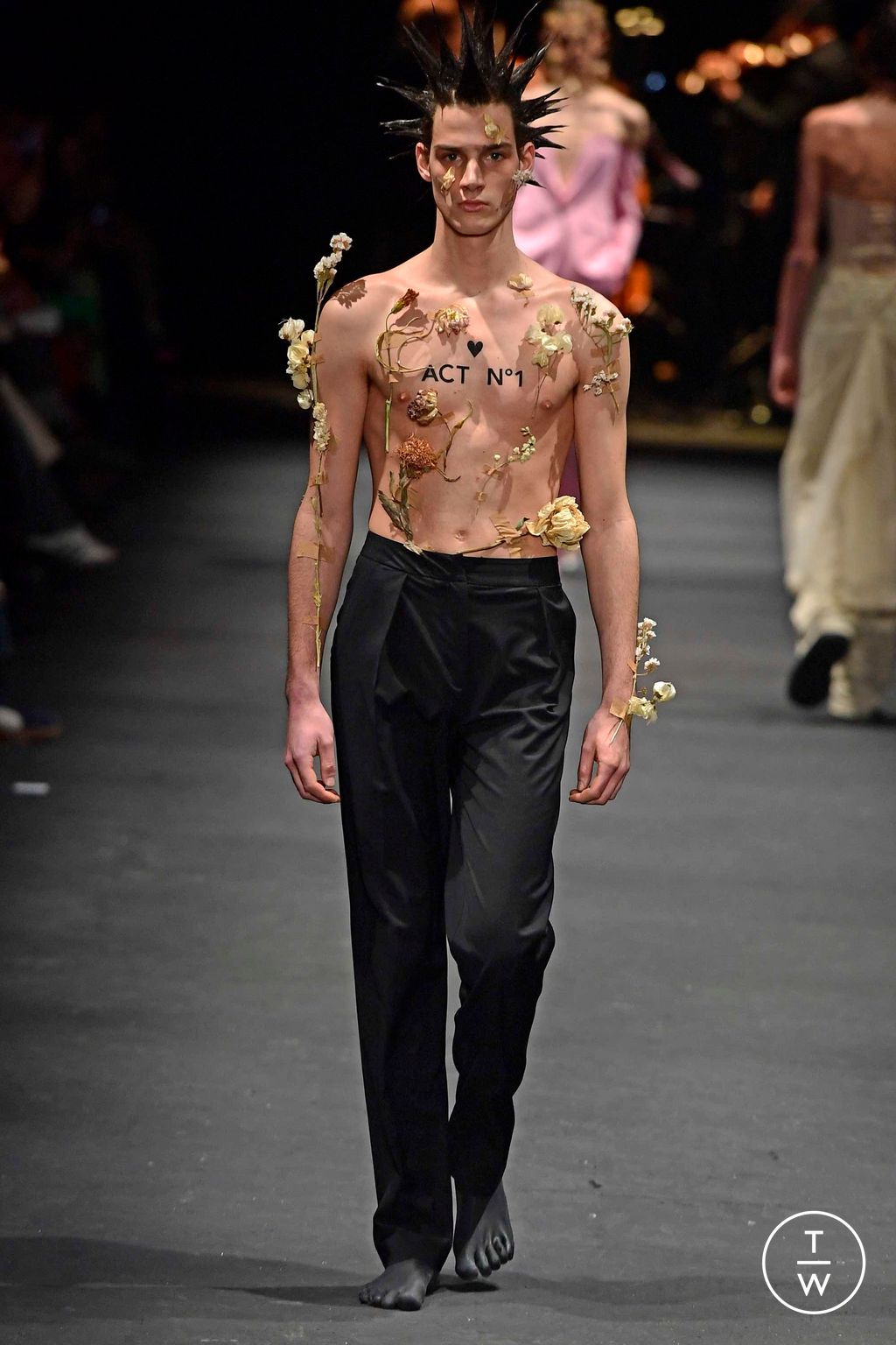 Fashion Week Milan Fall/Winter 2023 look 21 de la collection Act n°1 womenswear