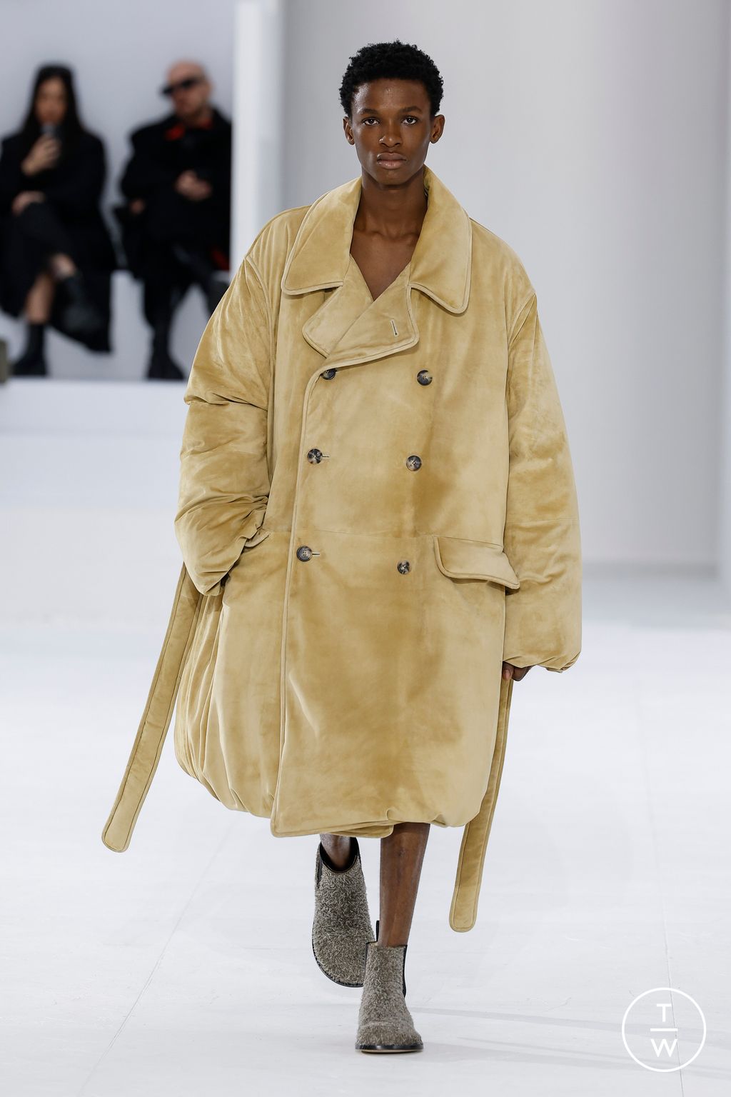 Fashion Week Paris Fall/Winter 2023 look 20 from the Loewe collection 男装