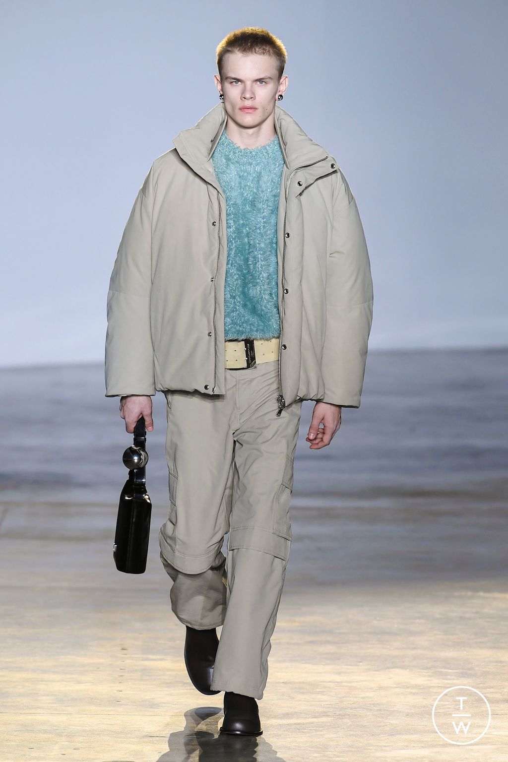Fashion Week Paris Fall/Winter 2023 look 18 from the Wooyoungmi collection 男装