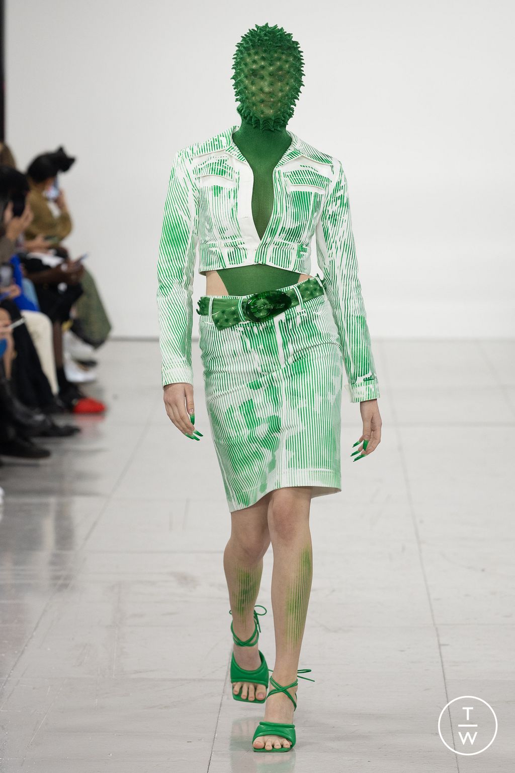 Fashion Week London Spring/Summer 2023 look 25 from the Chet Lo collection womenswear