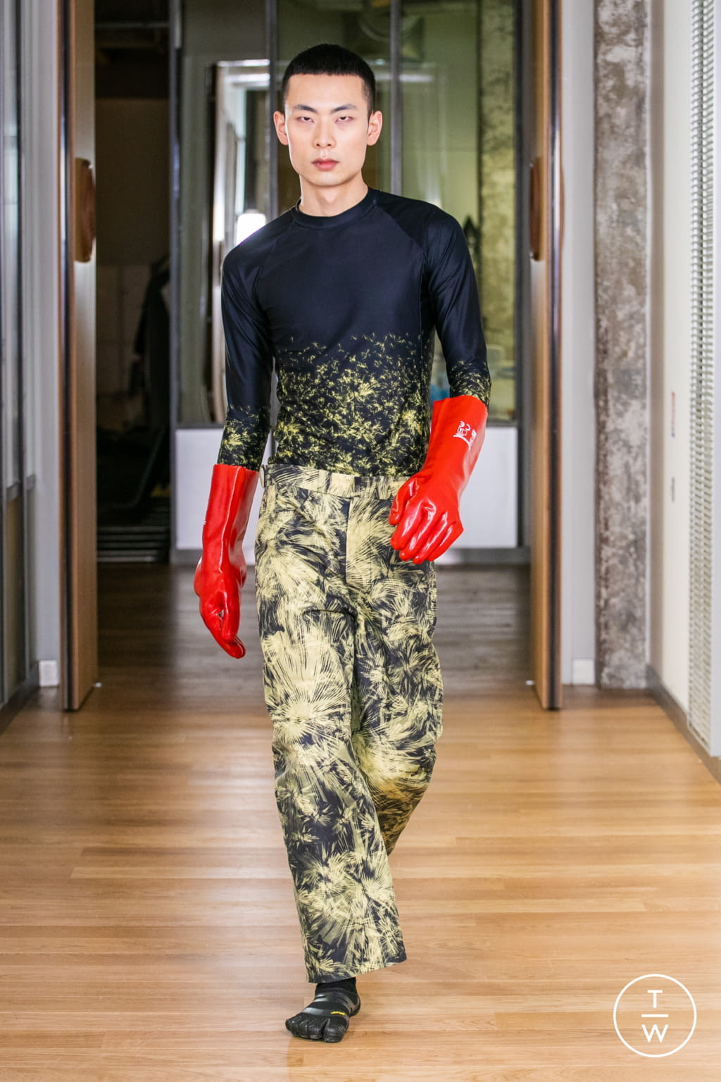 Fashion Week Paris Fall/Winter 2021 look 84 from the IFM PARIS collection 女装