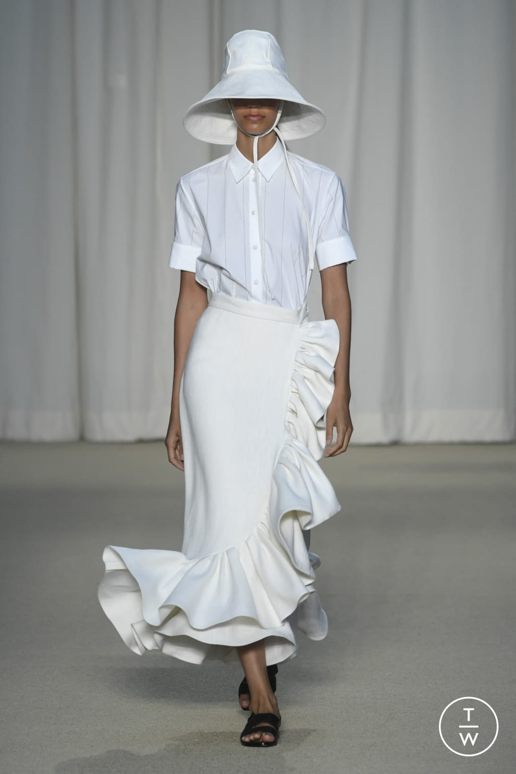 Fashion Week New York Spring/Summer 2022 look 26 from the Adam Lippes collection womenswear