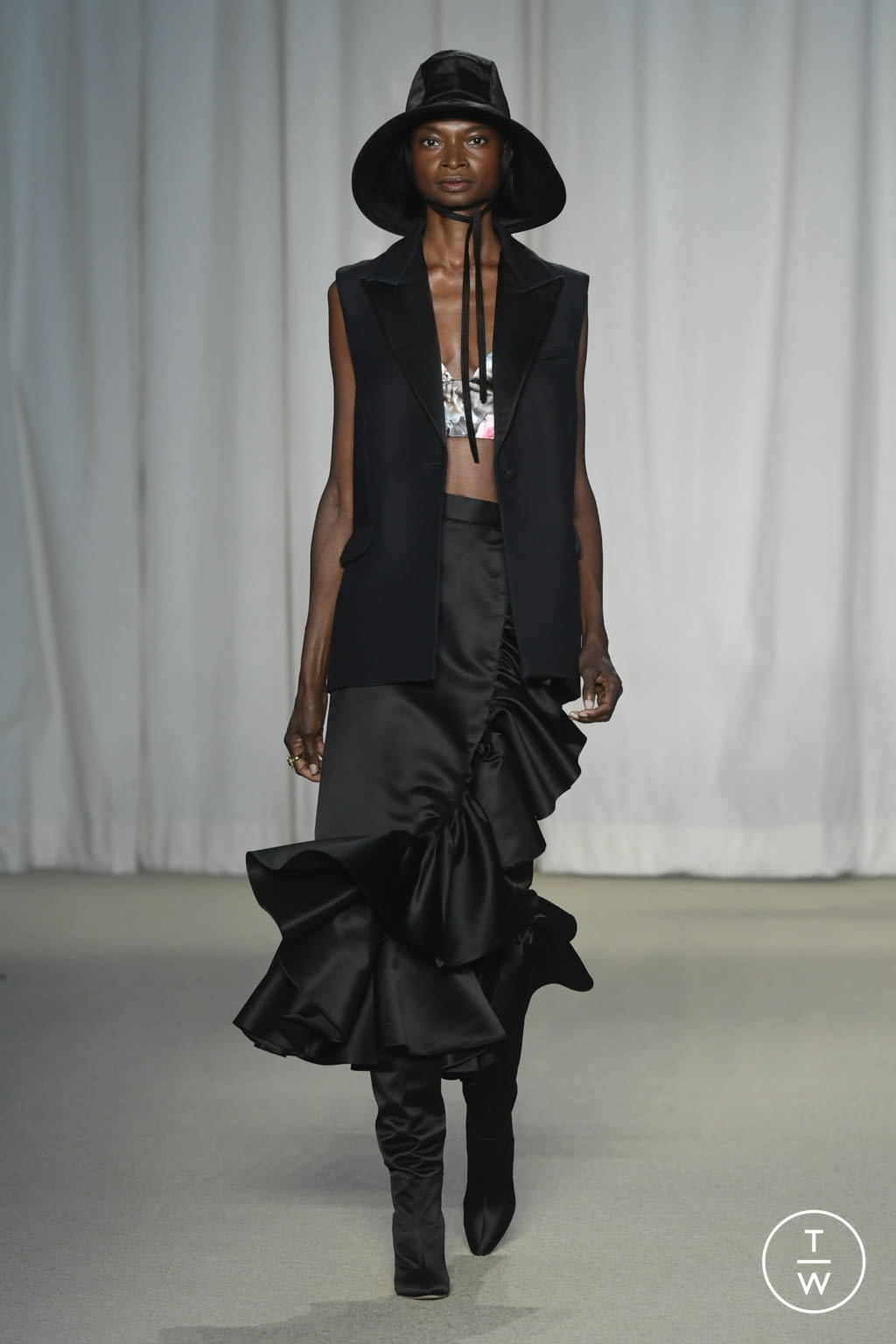 Fashion Week New York Spring/Summer 2022 look 32 from the Adam Lippes collection womenswear