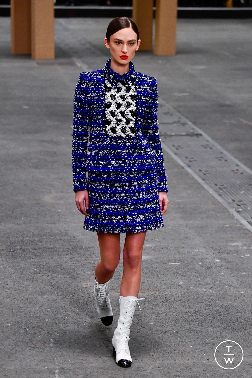 Fashion Week Paris Spring/Summer 2023 look 17 from the Chanel collection couture
