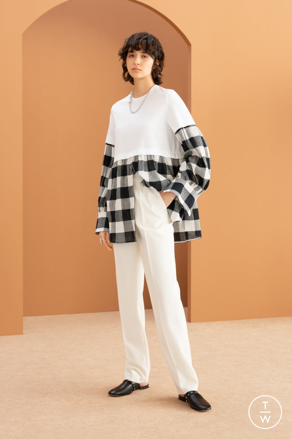 Fashion Week New York Resort 2022 look 18 from the Adeam collection 女装