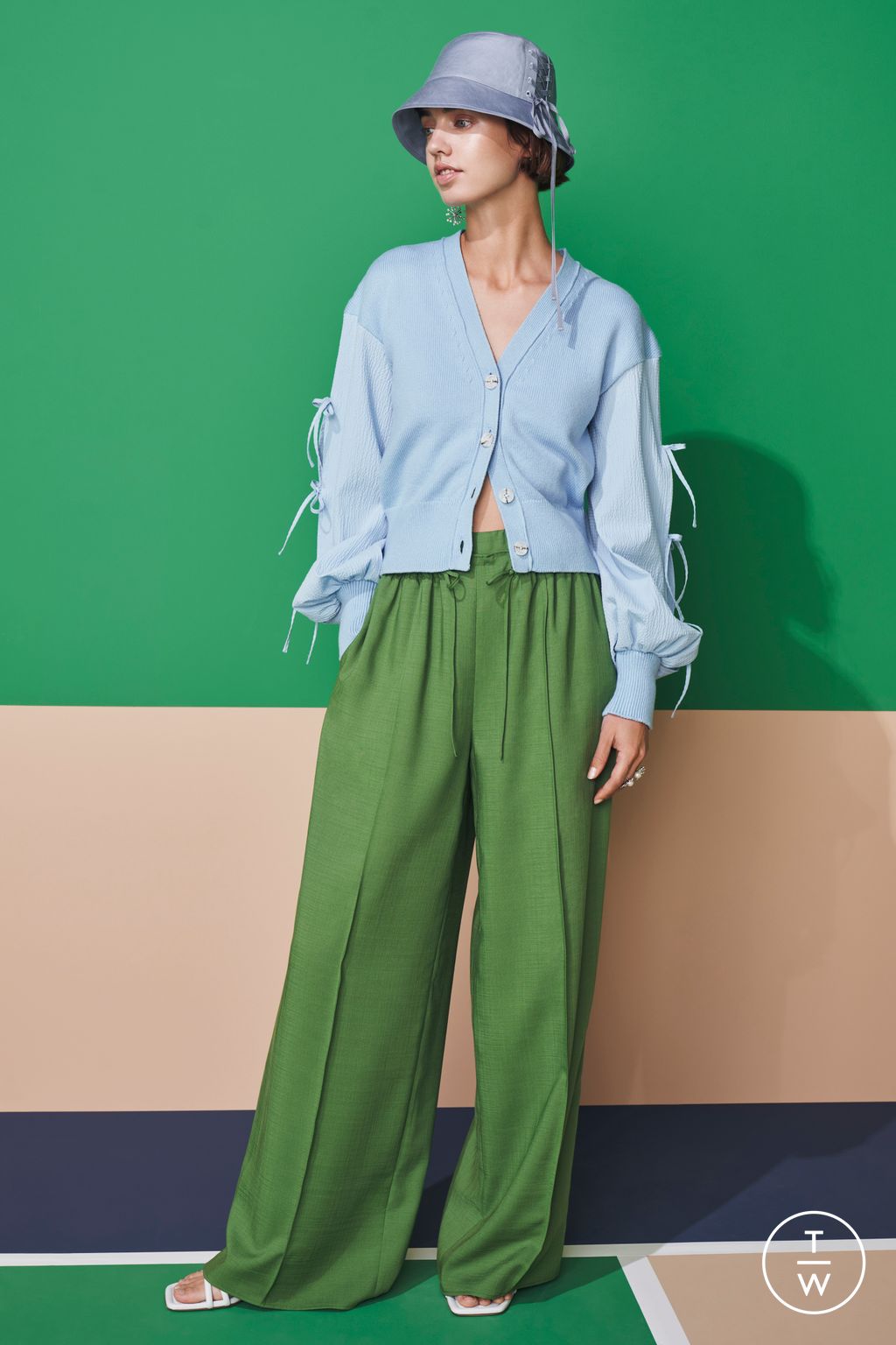 Fashion Week New York Pre-Fall 2023 look 5 from the Adeam collection 女装