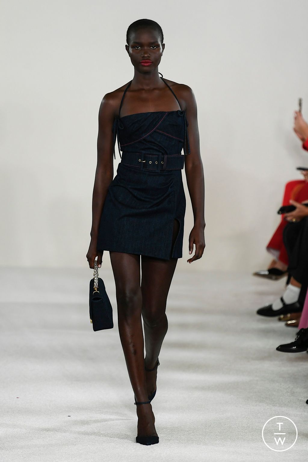 Fashion Week New York Spring/Summer 2023 look 33 from the Carolina Herrera collection 女装