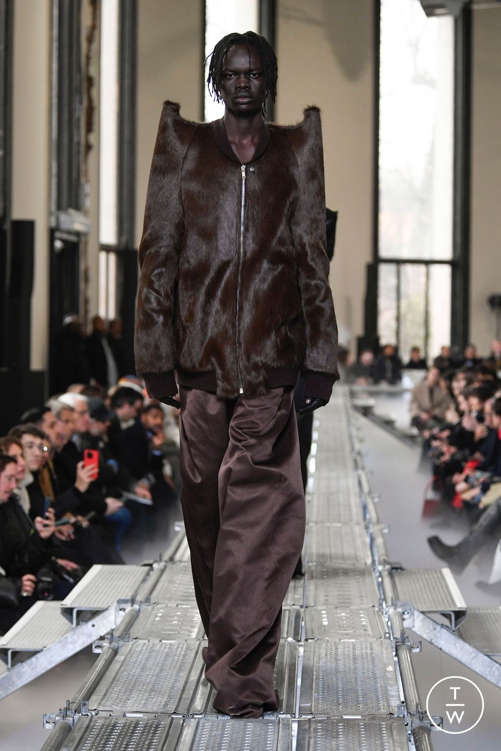 Fashion Week Paris Fall/Winter 2023 look 49 from the Rick Owens collection 男装