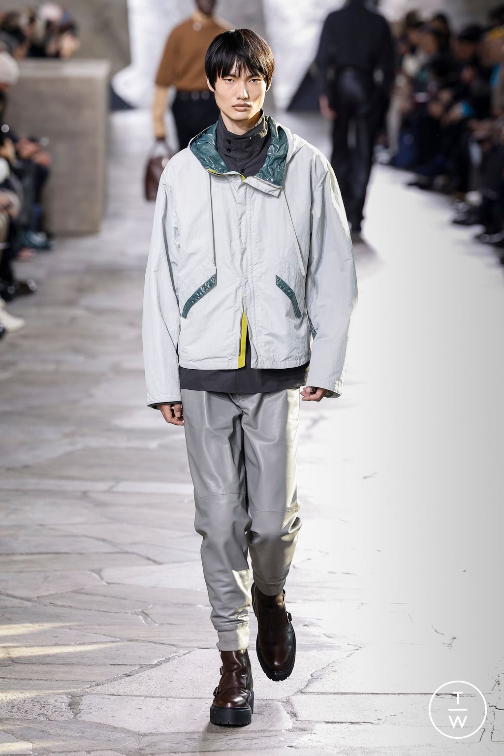 Fashion Week Paris Fall/Winter 2023 look 6 from the Hermès collection 男装
